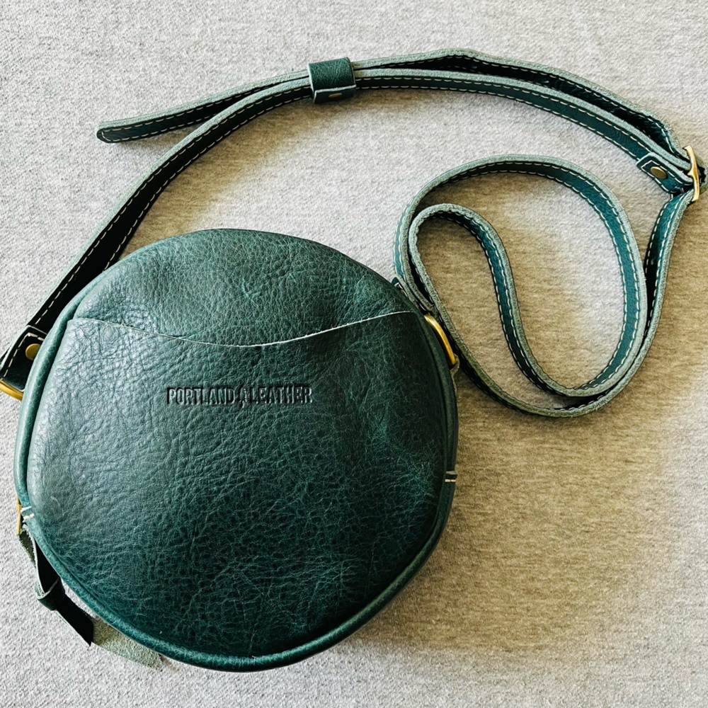 Lagoon small circle crossbody